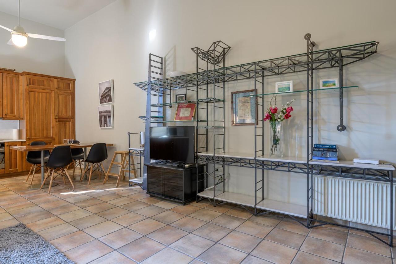 Villa A Beautiful 2 Bdr House In The Heart Of Plaka Athen Exterior foto